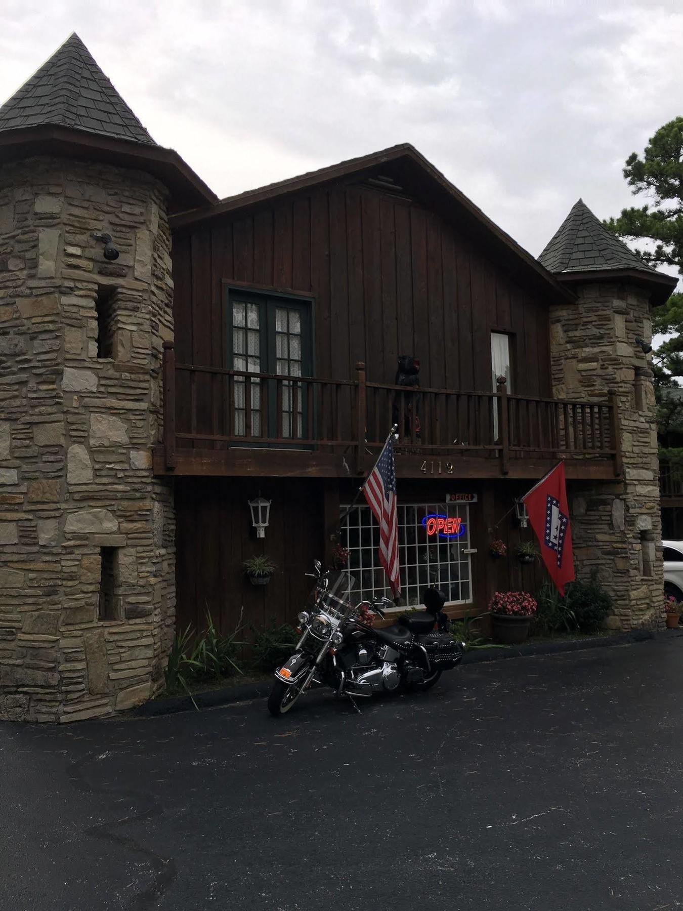 Country Mountain Inn Eureka Springs Exterior photo