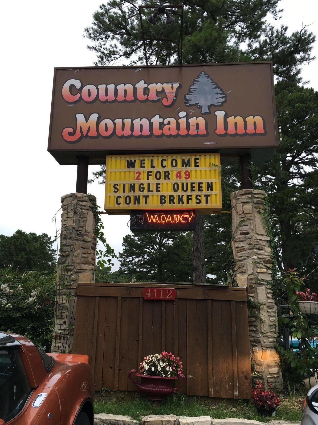Country Mountain Inn Eureka Springs Exterior photo